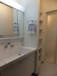 スタイリッシュで機能的な洗面化粧台 INAXピアラ スタイリッシュで機能的な洗面化粧台 INAXピアラ